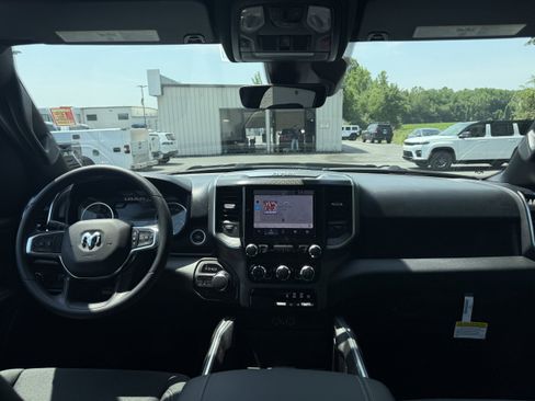 New 2026 RAM 1500 Express AWD/4WD image 16