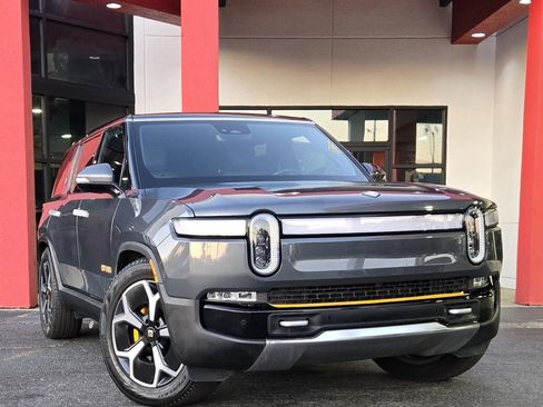 Used 2024 Rivian R1S Adventure image 9