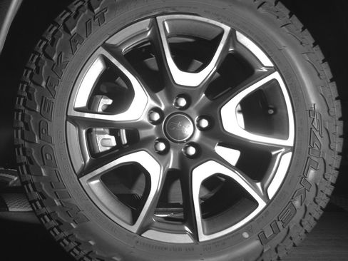 Used 2025 Jeep Compass Trailhawk image 12