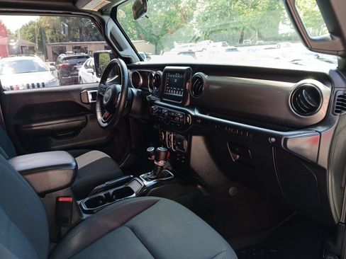 Used 2018 Jeep Wrangler Unlimited Sport S AWD/4WD image 15