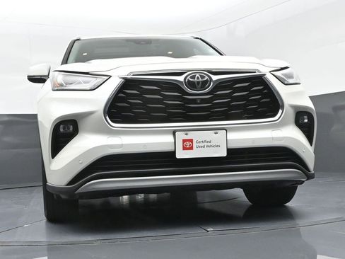 Certified 2021 Toyota Highlander Platinum image 31