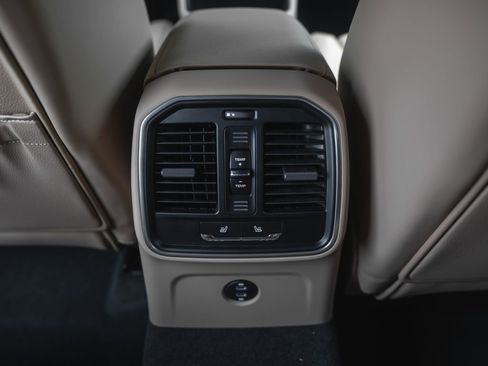 New 2025 Porsche Macan image 28