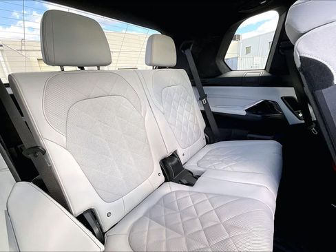 Used 2025 BMW X7 xDrive40i w/ Executive Package image 46