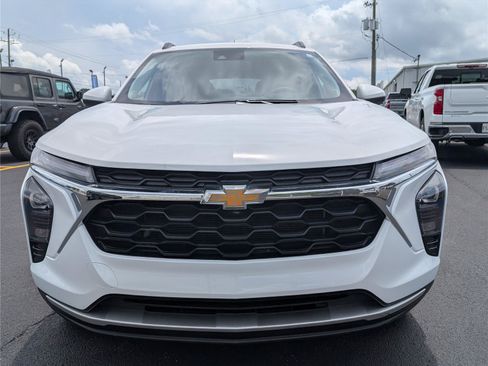 Used 2025 Chevrolet Trax LT FWD image 8