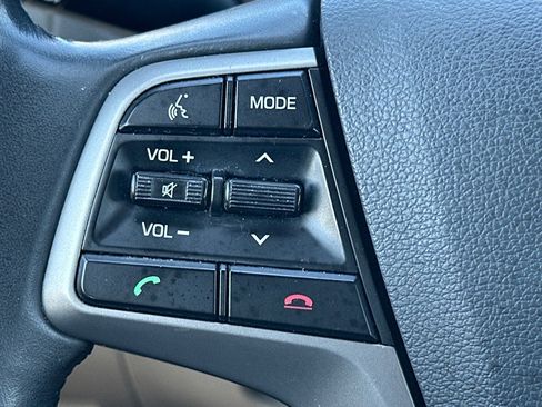 Used 2017 Hyundai Elantra Limited image 9