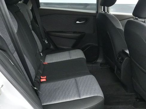 Used 2023 Nissan Rogue SV image 10