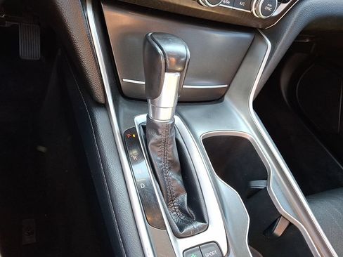 Used 2018 Honda Accord Touring image 17