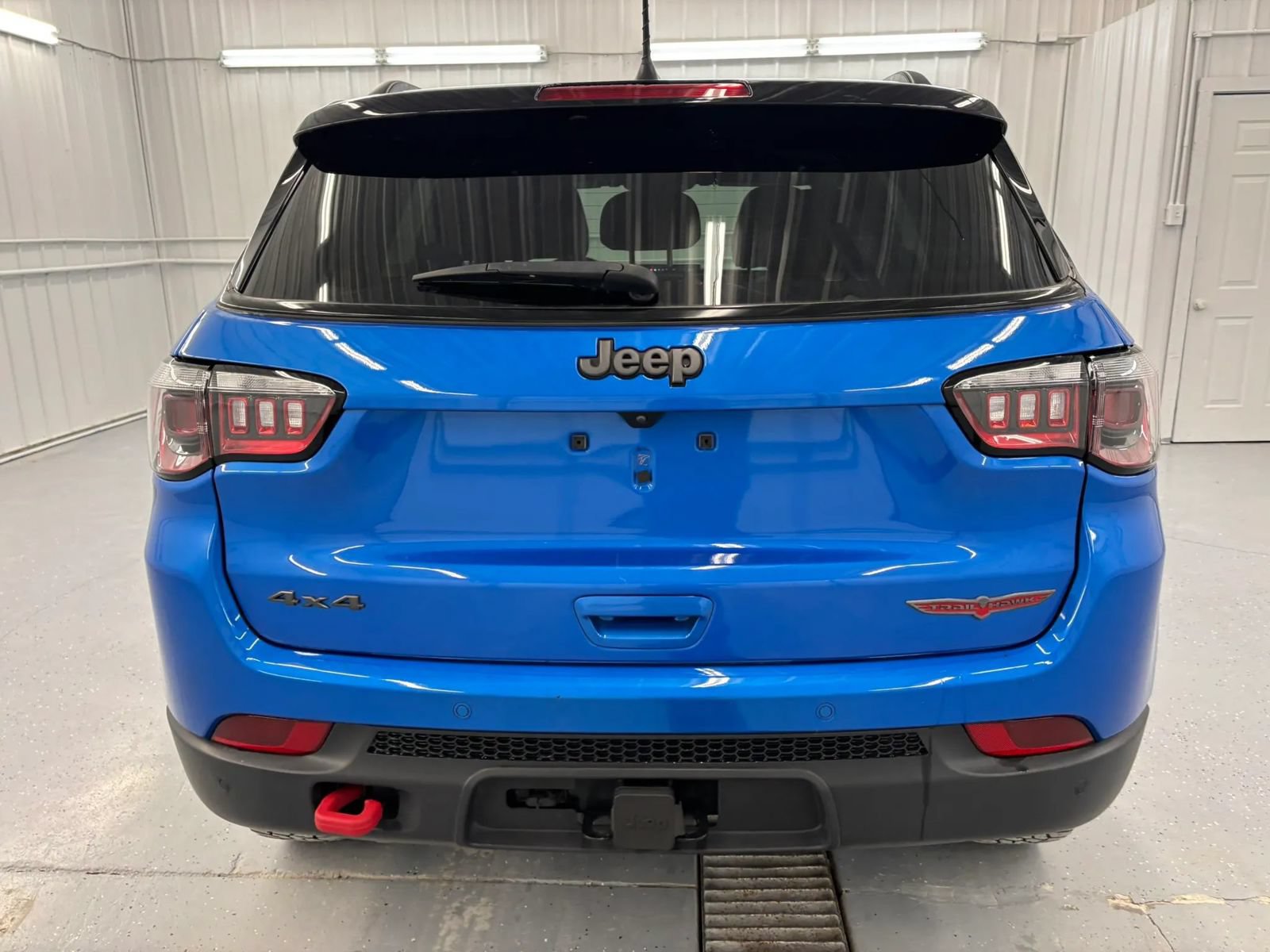 Used 2025 Jeep Compass Trailhawk w/ Trailhawk Convenience Group AWD/4WD image 5