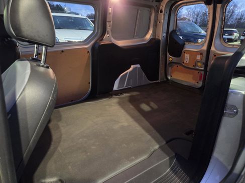 Used 2016 Ford Transit Connect XL image 9