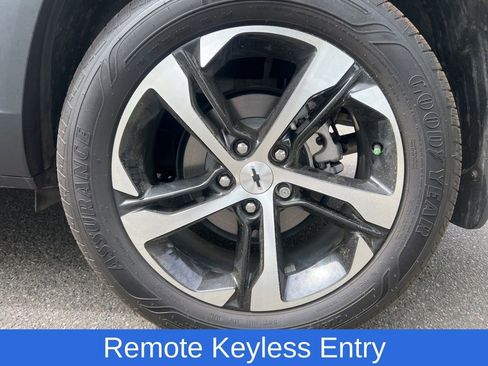 Used 2025 Chevrolet Trax RS w/ Sunroof Package image 9