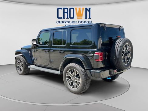 Used 2023 Jeep Wrangler Unlimited Sahara AWD/4WD image 5