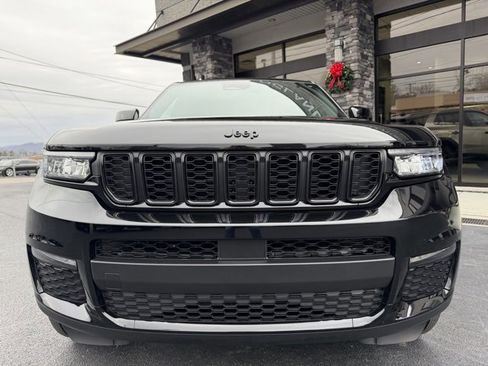 Used 2025 Jeep Grand Cherokee L Limited w/ Black Appearance Package image 4