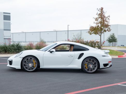 Used 2015 Porsche 911 Turbo S image 5