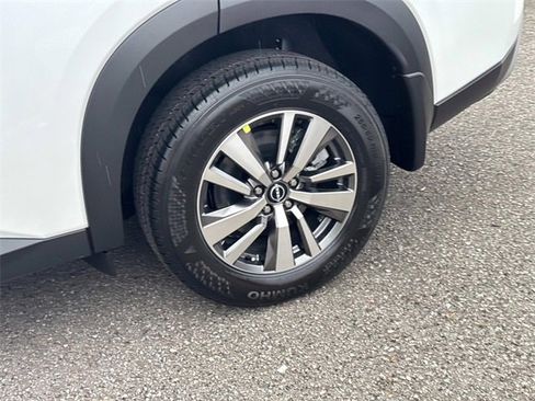 New 2025 Nissan Pathfinder SL image 11