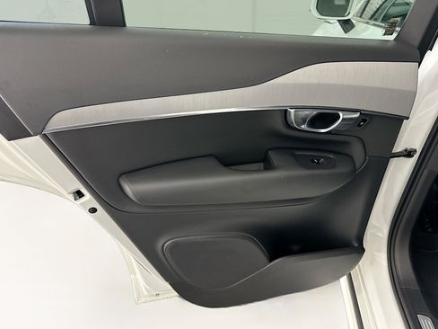 Used 2025 Volvo XC90 B5 Core image 28