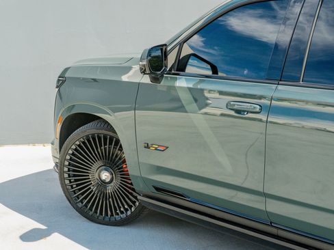 Used 2025 Cadillac Escalade V w/ LPO, ONYX Package AWD/4WD image 49