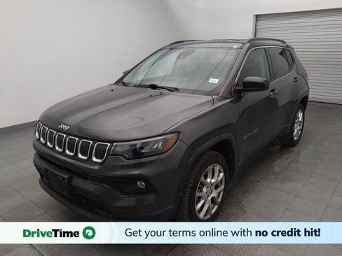 Used 2022 Jeep Compass Latitude image 1