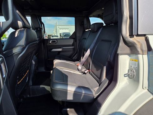 Used 2023 Ford Bronco Badlands w/ Sasquatch Package AWD/4WD image 32