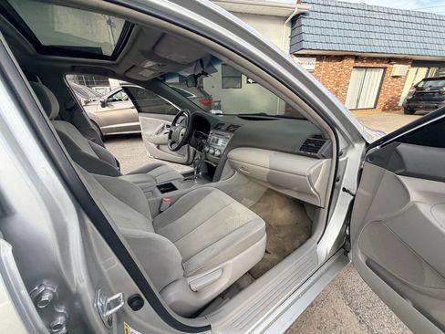 Used 2009 Toyota Camry LE FWD image 12