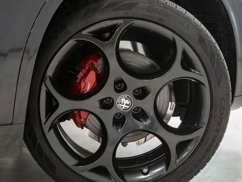 Used 2024 Alfa Romeo Stelvio Veloce image 32