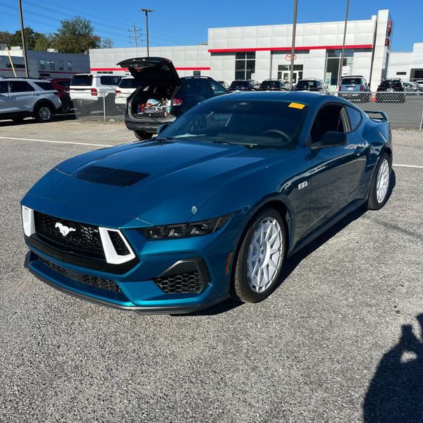 Used 2026 Ford Mustang GT Premium w/ GT Performance Package RWD image 2