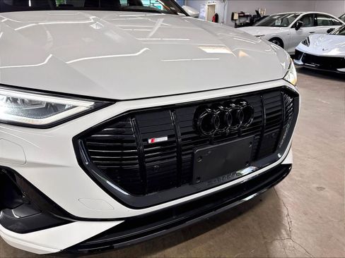 Used 2023 Audi e-tron Premium Plus w/ Premium Plus Package AWD/4WD image 31