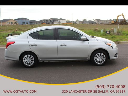 Used 2016 Nissan Versa SV FWD image 6