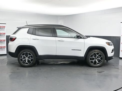 Used 2024 Jeep Compass Limited AWD/4WD image 9
