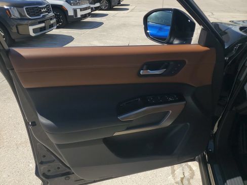 Used 2025 Nissan Pathfinder Platinum w/ Cargo Package FWD image 26