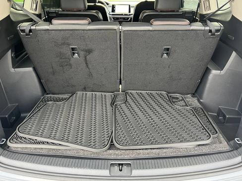 Used 2024 Volkswagen Atlas Peak Edition SE AWD/4WD image 19