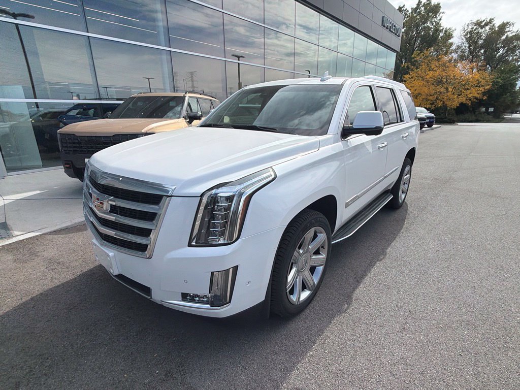 Used 2018 Cadillac Escalade Luxury AWD/4WD image 3