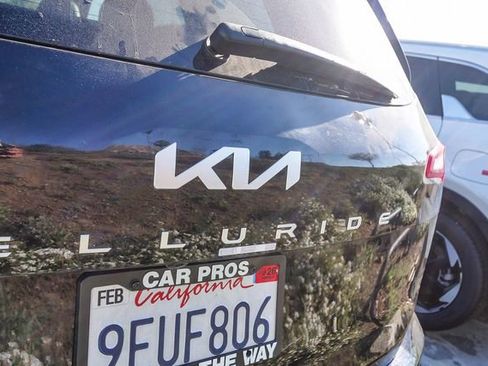 Used 2023 Kia Telluride S image 12