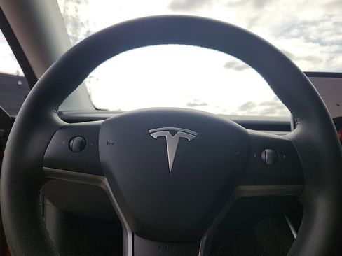 Used 2021 Tesla Model Y Long Range image 18