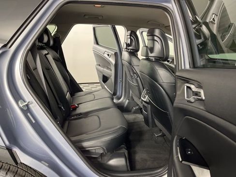 Used 2024 Kia Sportage EX image 40