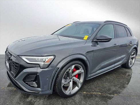 Used 2024 Audi SQ8 e-tron Premium Plus AWD/4WD image 7