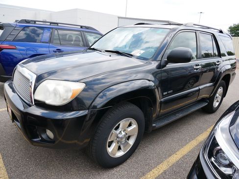 Used 2007 Toyota 4Runner SR5 AWD/4WD image 2