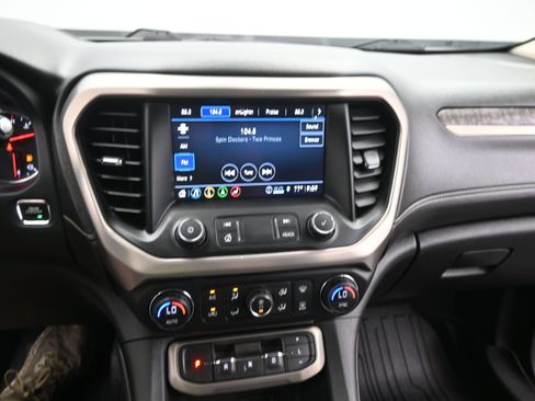 Used 2022 GMC Acadia Denali w/ Denali Ultimate Package AWD/4WD image 18