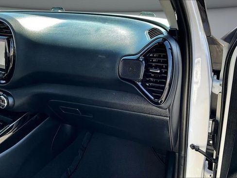 Used 2024 Kia Soul EX image 25