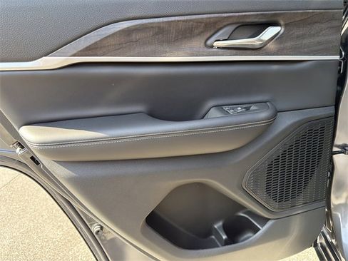 New 2025 Jeep Grand Cherokee Limited image 21