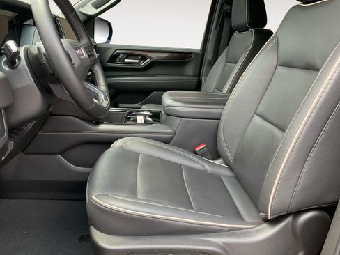 Used 2025 GMC Yukon Elevation AWD/4WD image 9