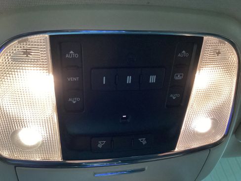 Used 2019 Chrysler 300 Limited w/ Safetytec Plus Group image 21