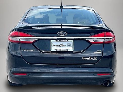Used 2018 Ford Fusion SE w/ Equipment Group 201A FWD image 6