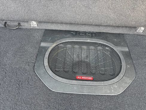 Used 2023 Jeep Wrangler Sport image 26