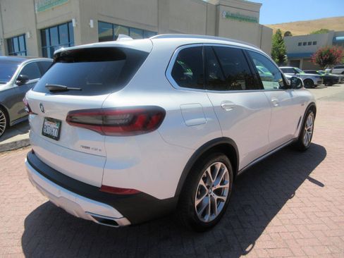 Used 2022 BMW X5 xDrive45e AWD/4WD image 3