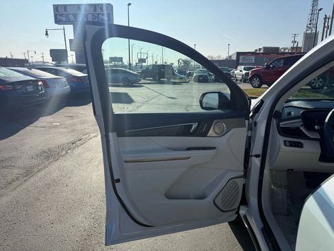 Used 2025 Buick Enclave Avenir w/ Trailering Package, 5000 lbs. image 21