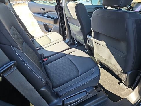 Used 2024 Nissan Pathfinder SV image 14