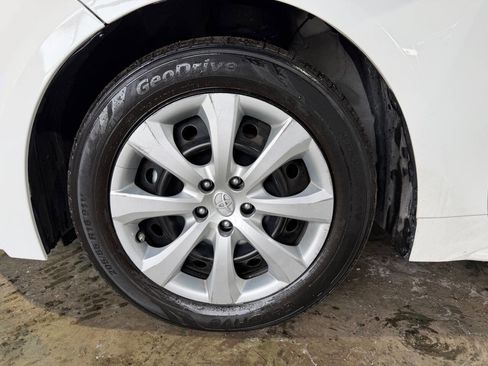 Used 2020 Toyota Corolla LE image 25