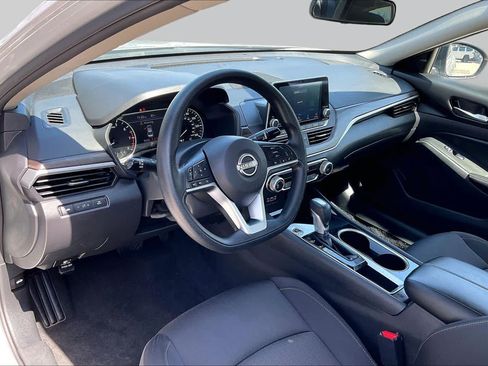 Used 2024 Nissan Altima 2.5 SV FWD image 16