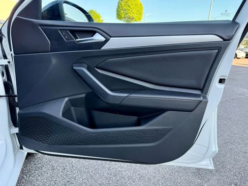 Used 2025 Volkswagen Jetta Sport image 33