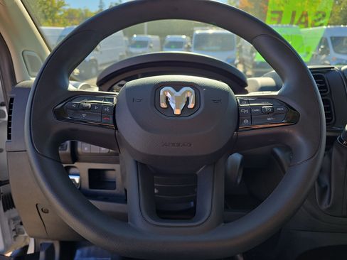 Used 2025 RAM ProMaster 2500 w/ Convenience Group image 15